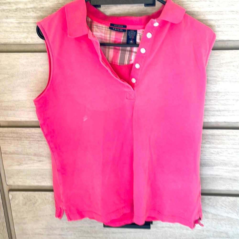 Sleeveless shirt